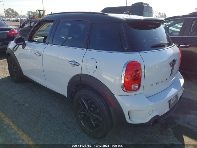 2015 MINI COUNTRYMAN WMWZC3C55FWT06802 Photo 2