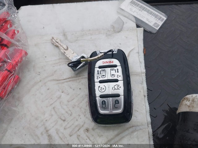 Chrysler Pacifica Hybrid Limited 2023 2C4RC1S76PR630586 Image 11