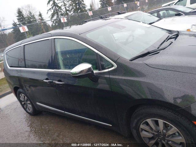Chrysler Pacifica Hybrid Limited 2023 2C4RC1S76PR630586 Image 13