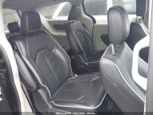 Chrysler Pacifica Hybrid Limited 2023 2C4RC1S76PR630586 Image 8