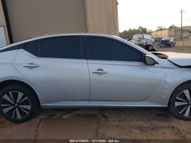 1N4BL4DW7NN366270 Nissan Altima Sv Intelligent Awd