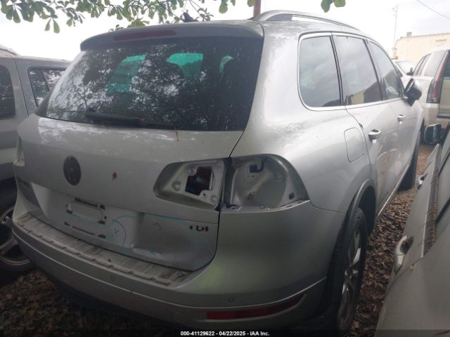 2011 VOLKSWAGEN TOUAREG WVGFK9BP4BD003462 Photo 3