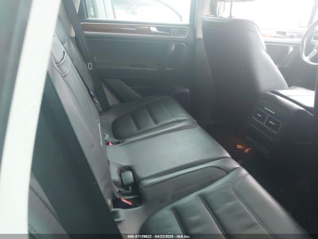 2011 VOLKSWAGEN TOUAREG WVGFK9BP4BD003462 Photo 7