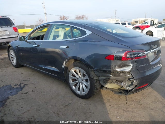 2018 TESLA MODEL S 5YJSA1E24JF258465 Photo 2
