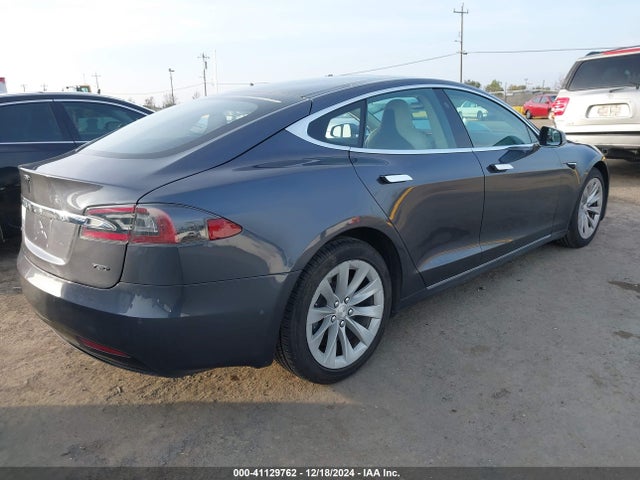 2018 TESLA MODEL S 5YJSA1E24JF258465 Photo 3