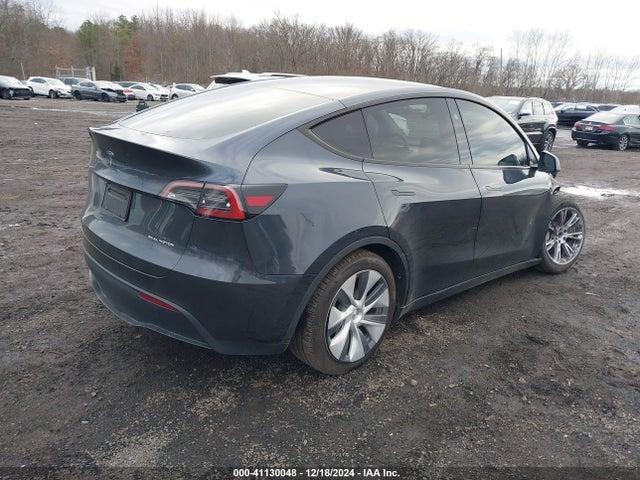 2024 TESLA MODEL Y 7SAYGDEE4RA235364 Photo 3