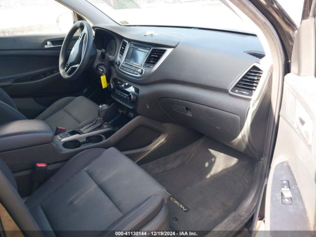 KM8J3CA4XHU583952 Hyundai TUCSON SE