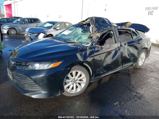 Toyota CAMRY LE 2018 4T1B11HK8JU090229 Image 2