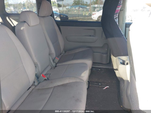 KIA SEDONA LX 2016 KNDMB5C17G6132497 Image 8
