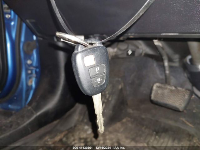 2T3BFREV8GW411233 Toyota RAV4 LE