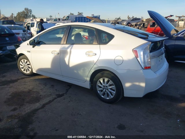 Toyota PRIUS PLUG-IN 2014 JTDKN3DP4E3051848 Image 3