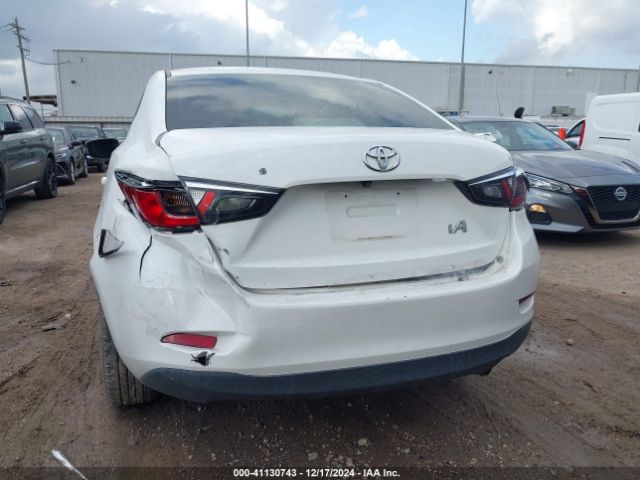 3MYDLBYV7HY159377 Toyota YARIS IA