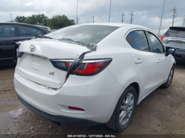 3MYDLBYV7HY159377 Toyota YARIS IA