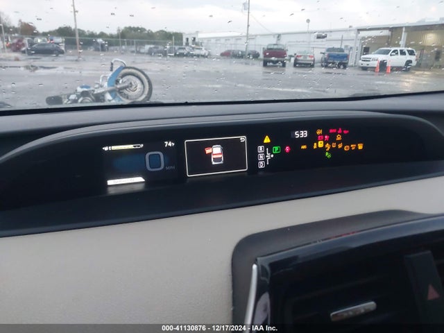 Toyota Prius Two 2018 JTDKBRFU1J3072343 Image 7