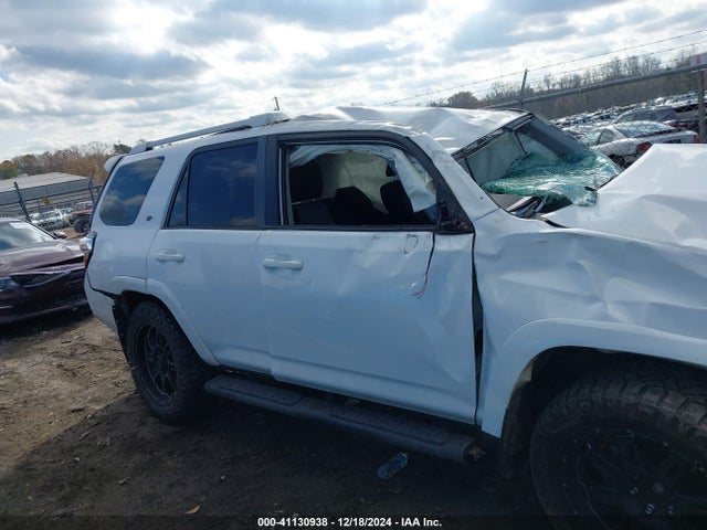 Toyota 4RUNNER SR5 2015 JTEZU5JR8F5093122 Image 13