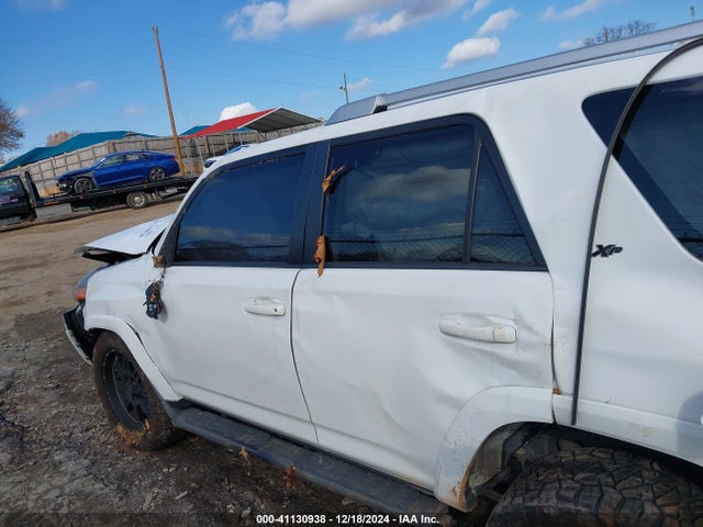 Toyota 4RUNNER SR5 2015 JTEZU5JR8F5093122 Image 14