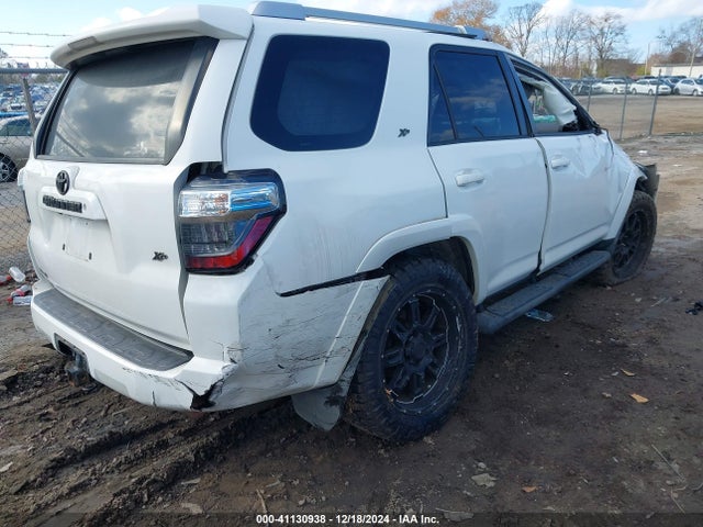 Toyota 4RUNNER SR5 2015 JTEZU5JR8F5093122 Image 4