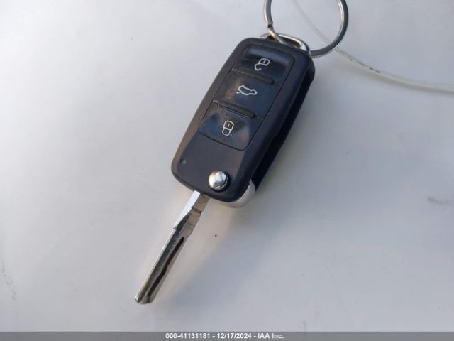 3VWDB7AJXJM211925 Volkswagen Jetta 1.4t Se/1.4t Wolfsburg Edition