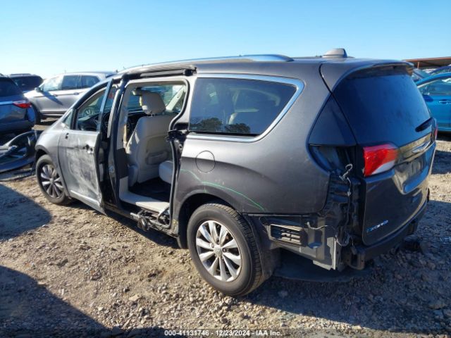 2018 CHRYSLER PACIFICA 2C4RC1BG2JR235652 Photo 2