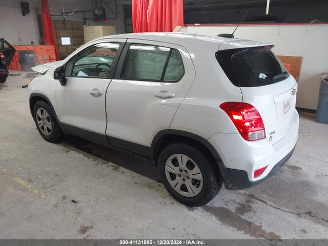 Chevrolet TRAX LS 2017 3GNCJKSB1HL233508 Image 3