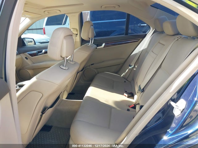 Mercedes-Benz C 250 2014 WDDGF4HB7EA960997 Image 18