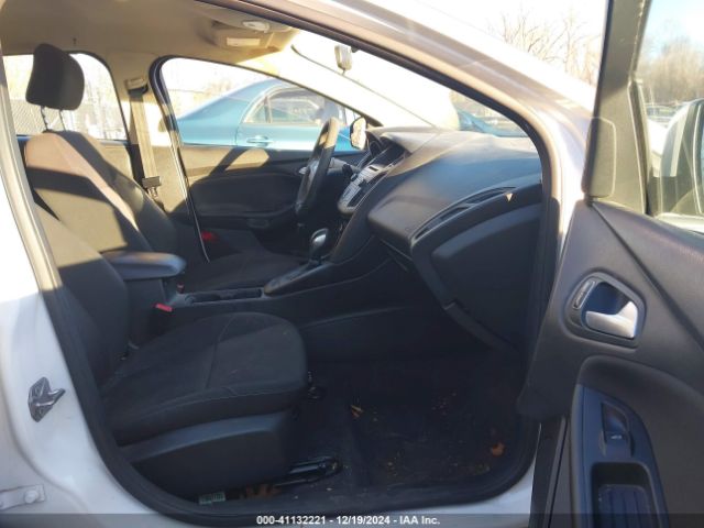 1FADP3K27HL217204 Ford FOCUS SE