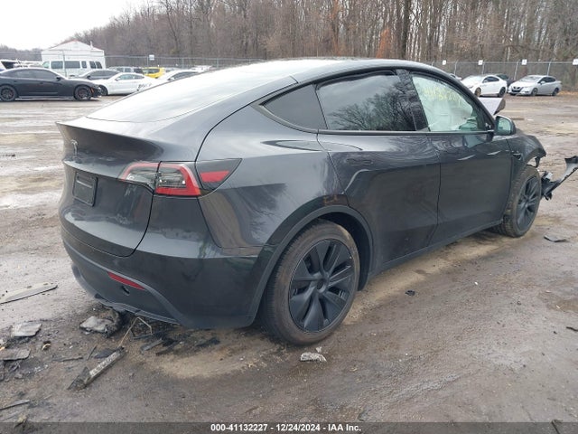 2024 TESLA MODEL Y 7SAYGDED8RF128473 Photo 3