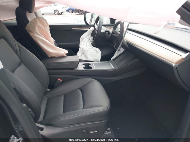 2024 TESLA MODEL Y 7SAYGDED8RF128473 Photo 4