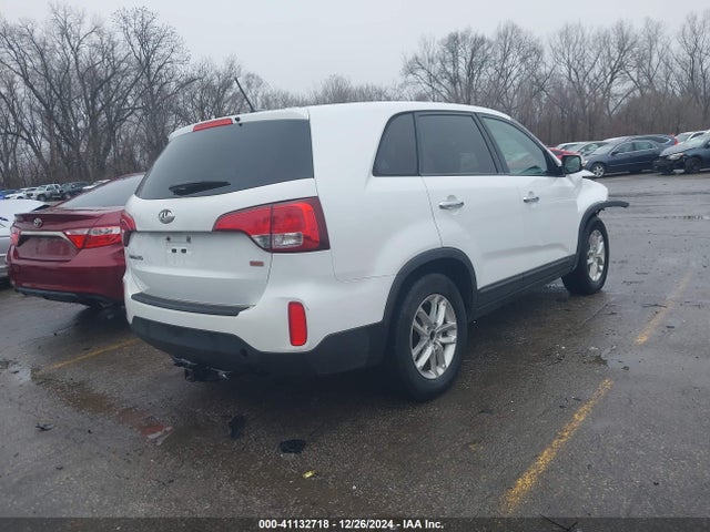 KIA SORENTO LX 2014 5XYKT3A61EG528832 Image 4