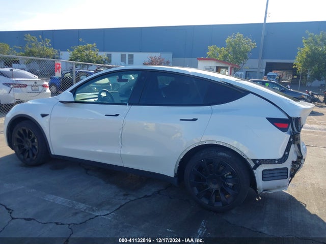 2022 TESLA MODEL Y 7SAYGDEE3NF347201 Photo 2