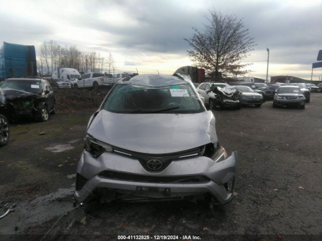 JTMBFREV5JJ251107 Toyota RAV4 LE