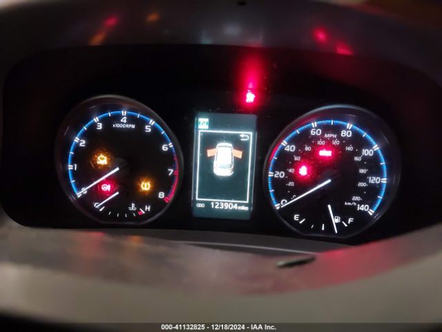 JTMBFREV5JJ251107 Toyota RAV4 LE