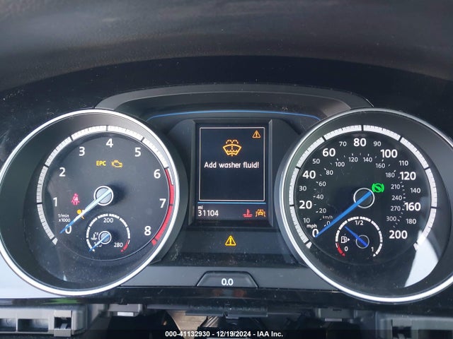 WVWVF7AU8HW176575 Volkswagen Golf R 4-door W/dcc   Navigation