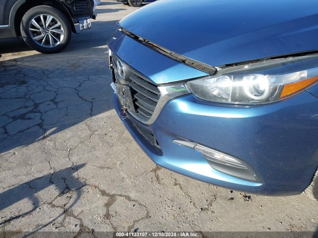 Mazda Mazda3 Touring 2018 3MZBN1L3XJM261671 Image 18