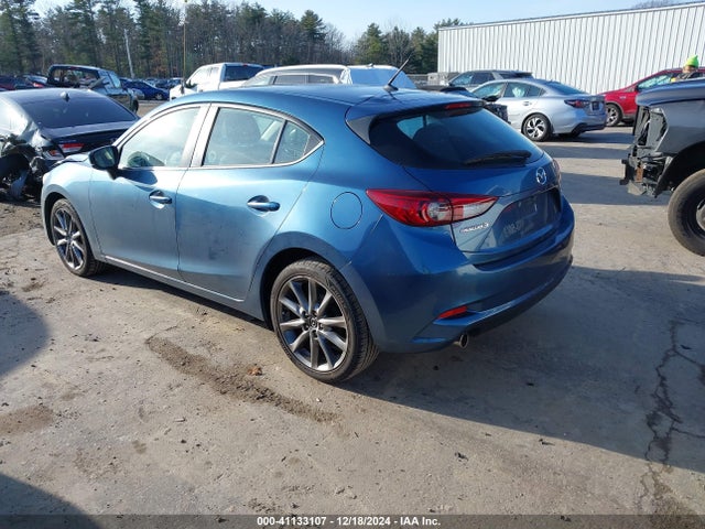 Mazda Mazda3 Touring 2018 3MZBN1L3XJM261671 Image 3