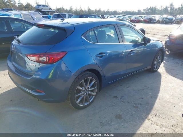 3MZBN1L3XJM261671 Mazda Mazda3 Touring