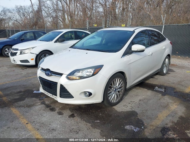 Ford Focus Titanium 2014 1FADP3J21EL452355 Image 2