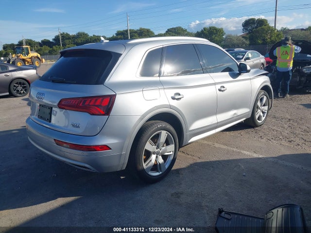 WA1BNAFY3J2088040 Audi Q5 2.0t Premium/2.0t Tech Premium
