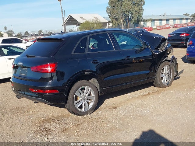 WA1BCCFS8HR014319 Audi Q3 2.0t Premium
