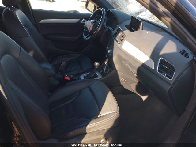 WA1BCCFS8HR014319 Audi Q3 2.0t Premium