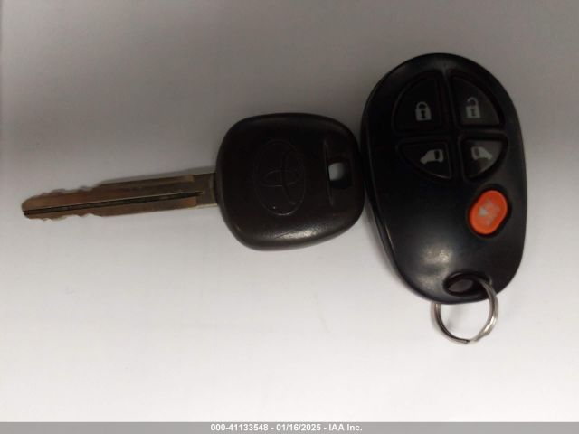 5TDKZ3DC6HS811542 Toyota Sienna Le 8 Passenger