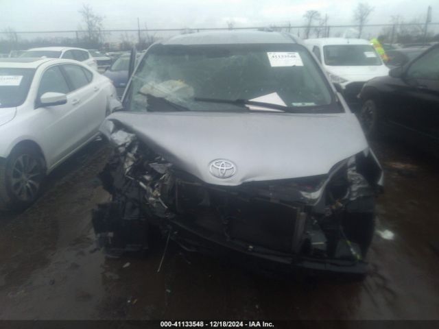 5TDKZ3DC6HS811542 Toyota Sienna Le 8 Passenger