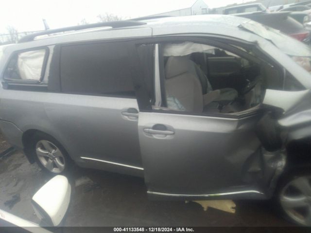 5TDKZ3DC6HS811542 Toyota Sienna Le 8 Passenger
