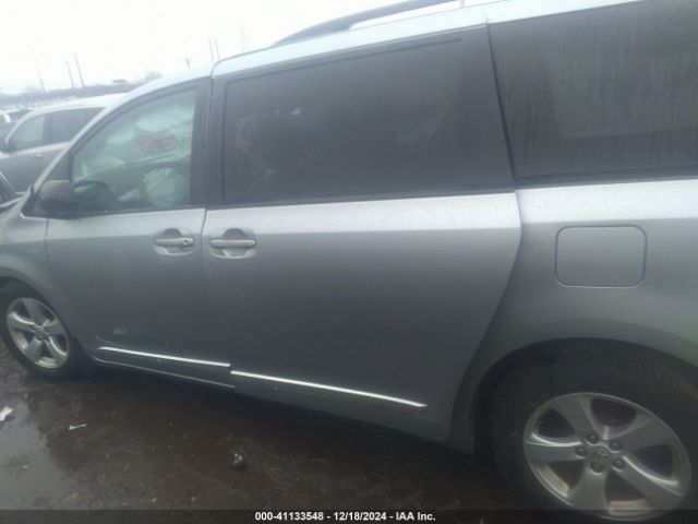 5TDKZ3DC6HS811542 Toyota Sienna Le 8 Passenger