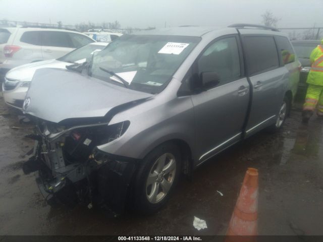 5TDKZ3DC6HS811542 Toyota Sienna Le 8 Passenger