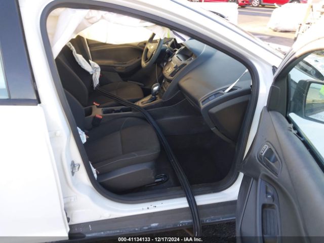 1FADP3E28HL230412 Ford FOCUS S