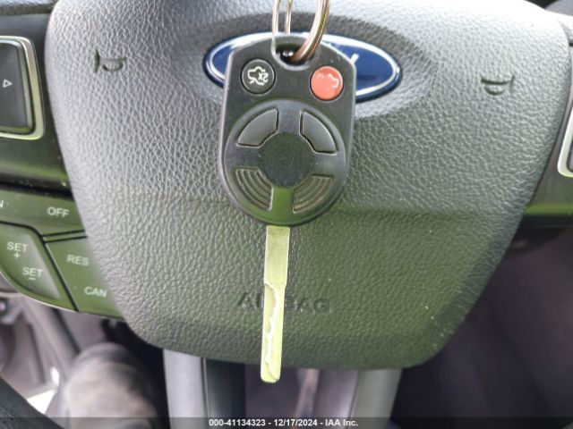 1FADP3F22FL270318 Ford FOCUS SE