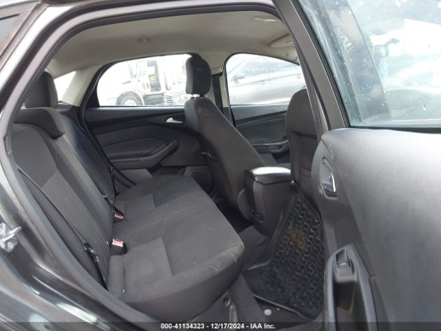 1FADP3F22FL270318 Ford FOCUS SE