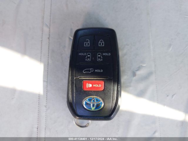 5TDJRKECXNS113015 Toyota SIENNA XLE