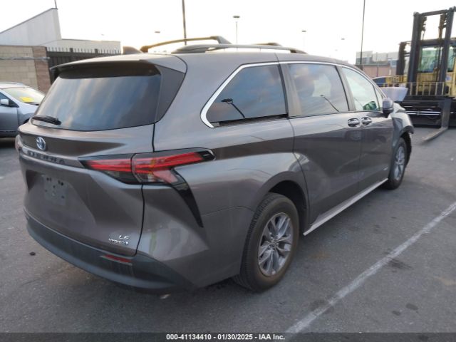 5TDKRKEC9MS062240 Toyota SIENNA LE